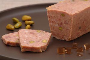 Eendenpastei met foie gras en pistachenoten